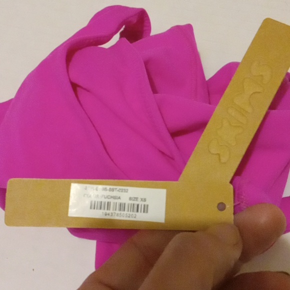 Skims sold out long neck bodysuit in fuchsia - Picture 8 of 8